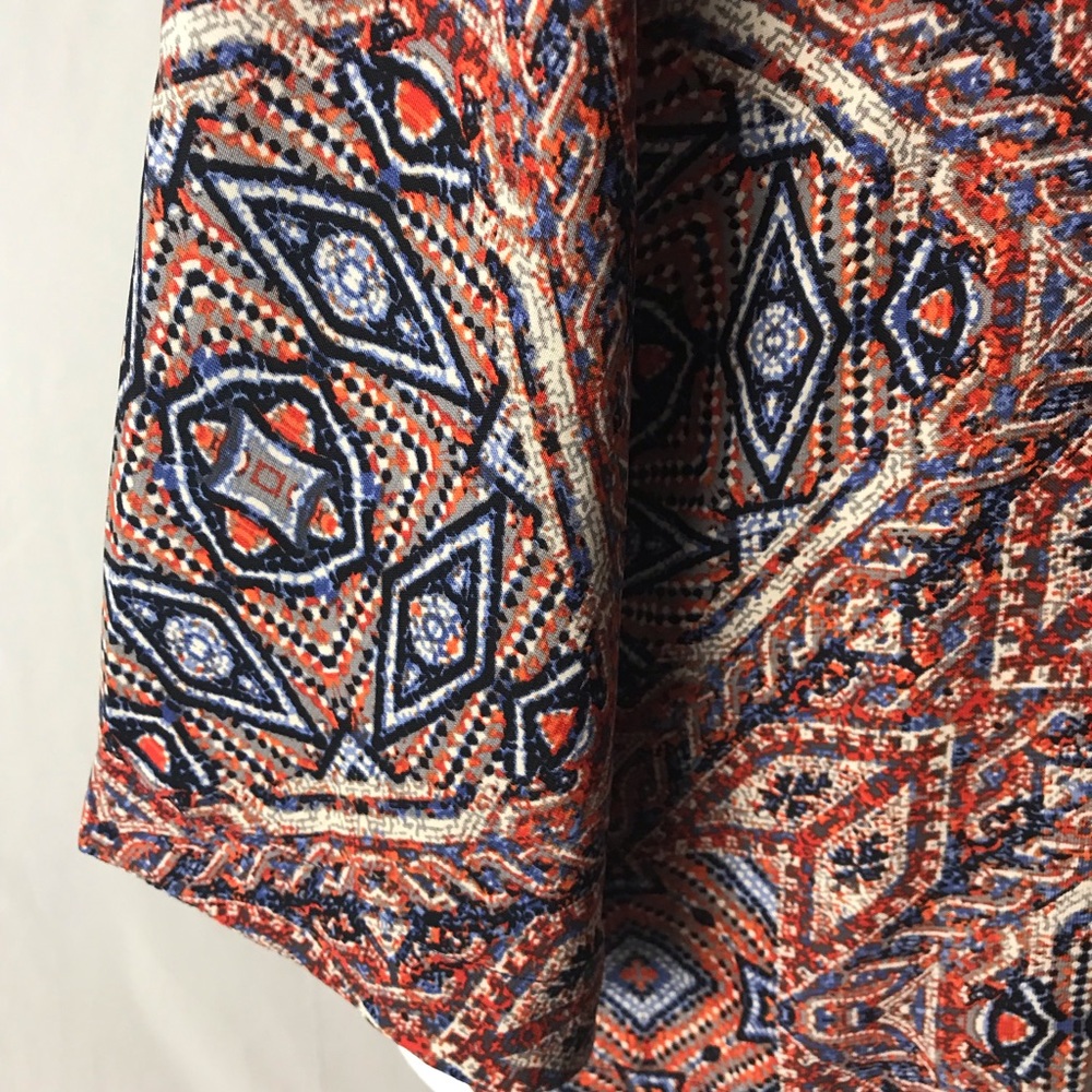 Cropped top in fun pattern - Picture 3 of 8